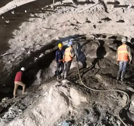 兰州拱顶带模注浆料的施工流程及注意事项